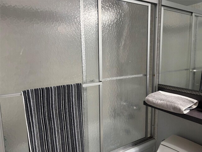 Building Photo - 900 River Reach Dr