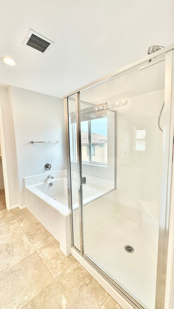 Building Photo - Newer & Lovely Two-Story Home in the New C...