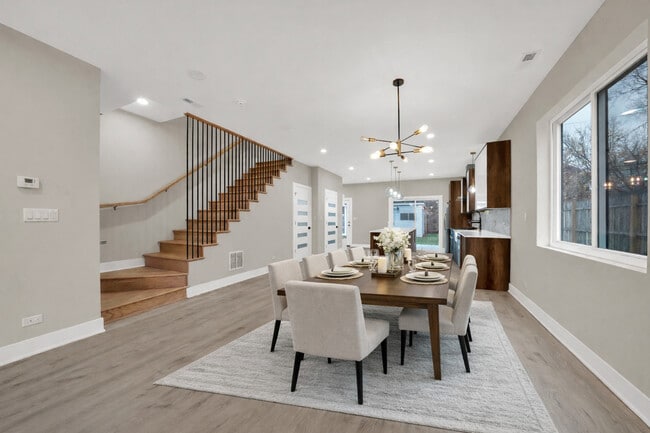 Building Photo - 5901 W Erie St