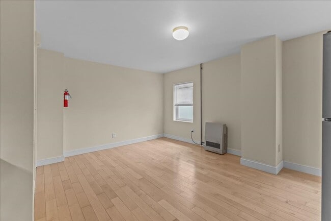 Building Photo - 141 Main St