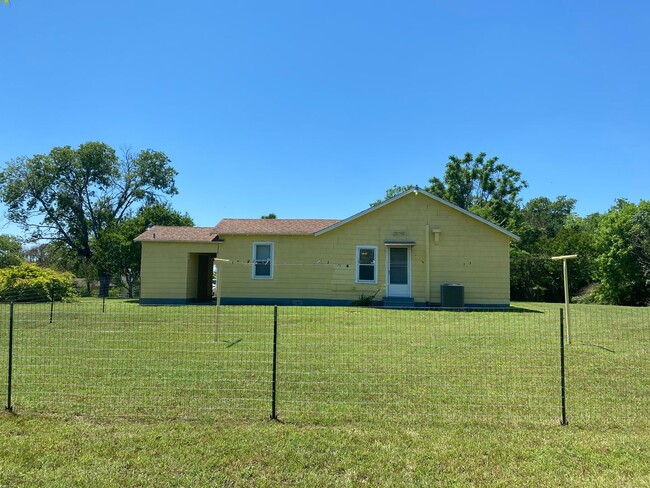 Building Photo - 2 BEDROOM BELTON ISD