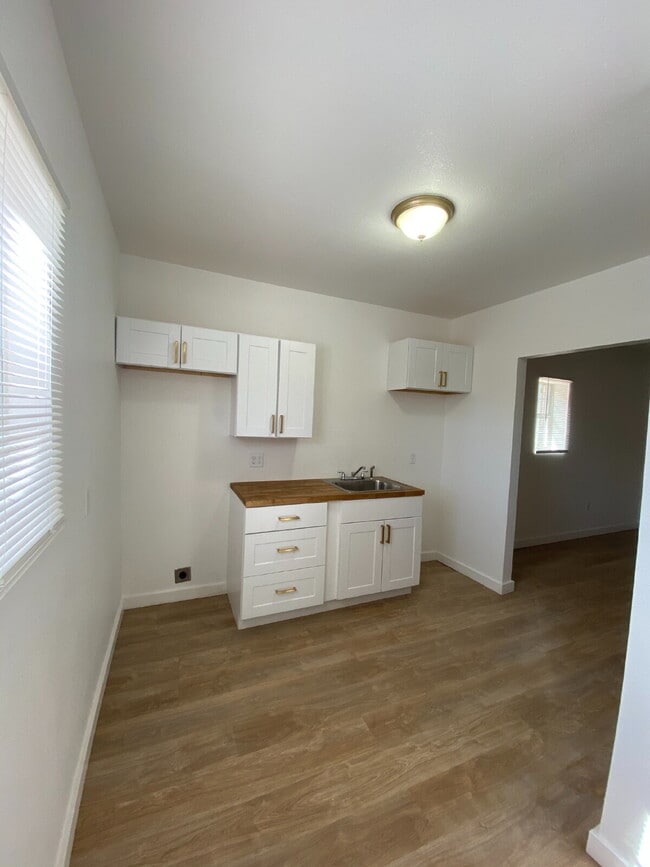 Building Photo - Pre-Leasing for Summer/Fall 2026 - Back House