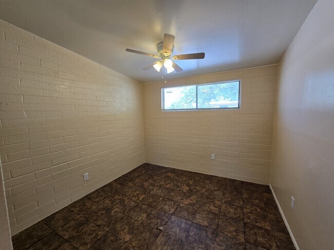 Building Photo - 3423 E Flower St