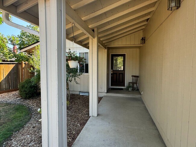 Building Photo - 3 Bedroom House off Harlow Rd.