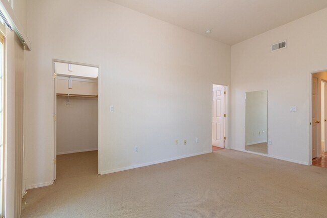 Building Photo - Single Level 3 Bedroom 2.5 Bath home in De...