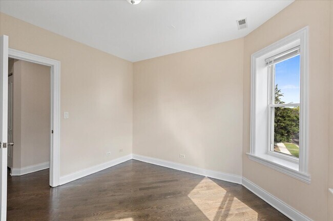 Building Photo - 4022 N Central Park Ave