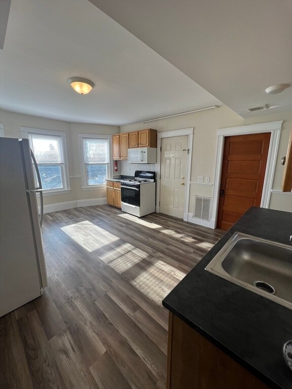 Building Photo - 58 Sawtell Ave