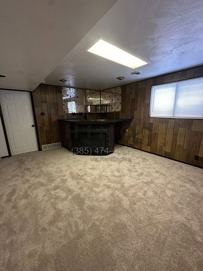 Building Photo - 825 W Arapahoe Ave