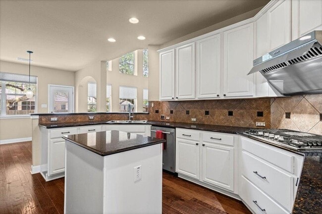 Building Photo - 6925 Larue Belle Cove
