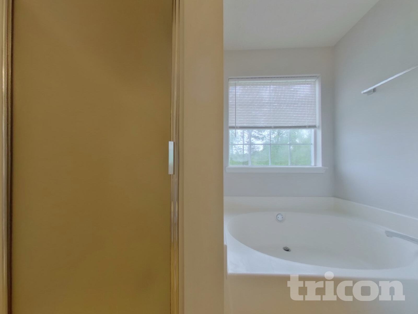 Building Photo - 3020 Lake Park Ct