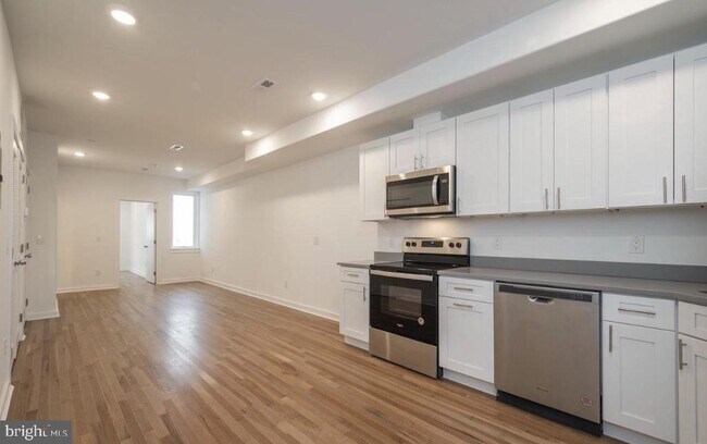 Building Photo - 727 N 39th St