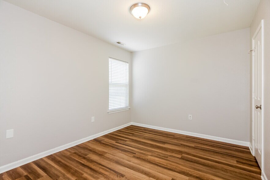 Building Photo - 2231 Gooseberry Rd