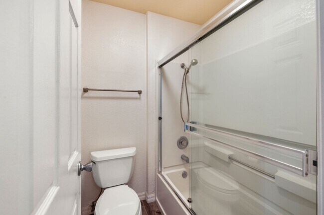 Building Photo - 1202 Donax Ave