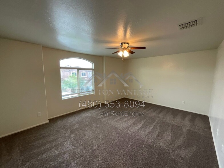 Building Photo - 6112 E Paradise Ln