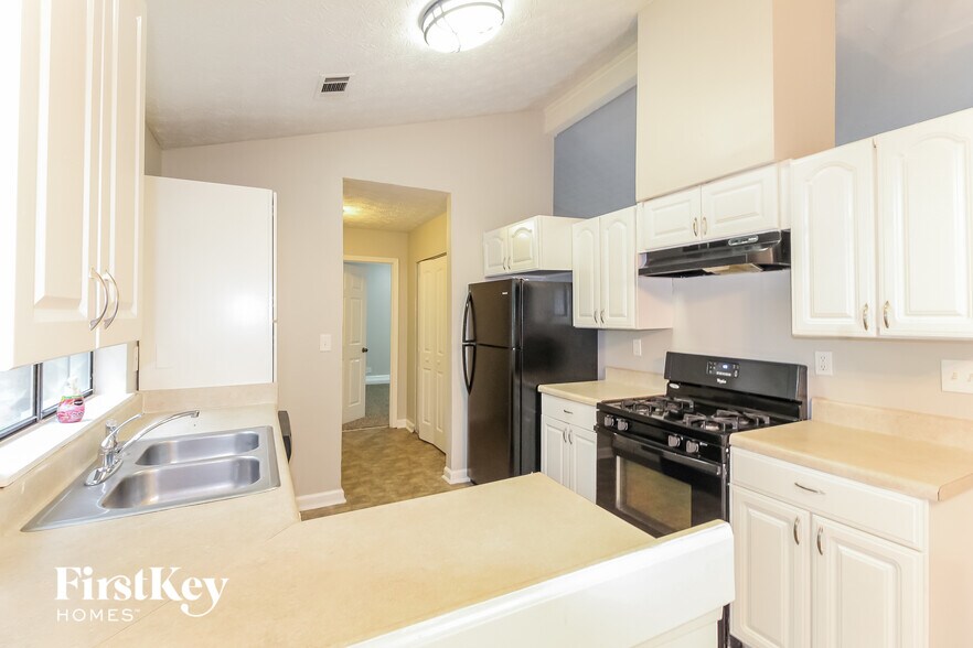 Building Photo - 3972 McGill Dr