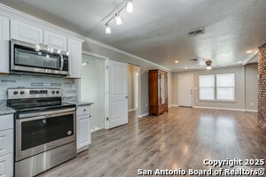 Building Photo - 479 S Sycamore Ave