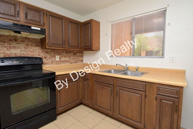 Building Photo - Updated 2 Bed 1 Bath Duplex with Fresh Paint, Ductless Heating/Cooling and Private Yard