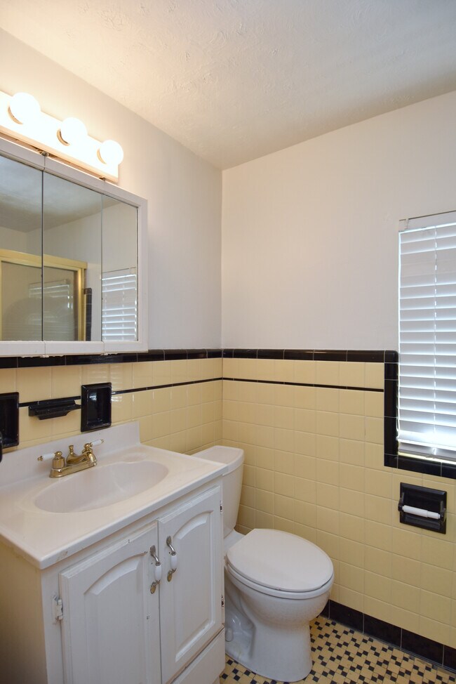 Building Photo - 121 Owendale Ave