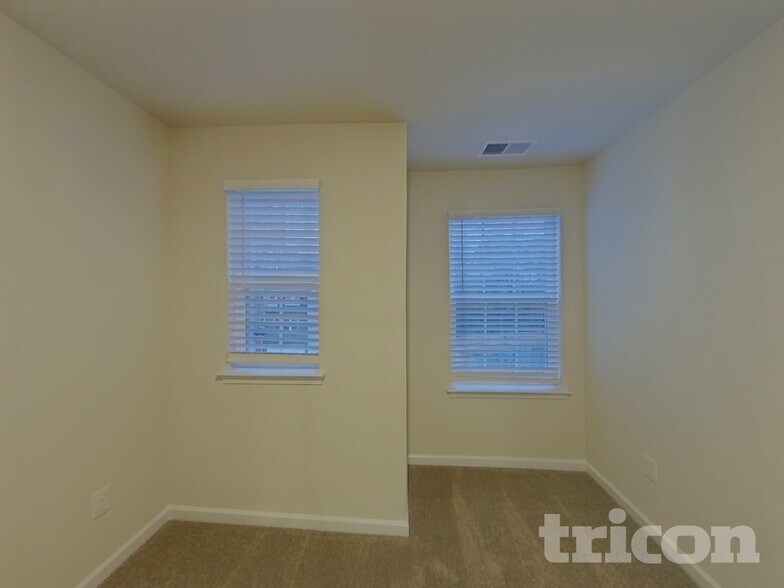 Building Photo - 1021 Bandon Dr