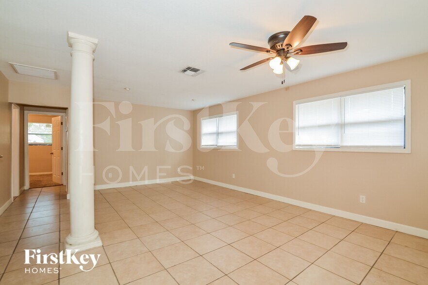 Building Photo - 10070 Harris Ave