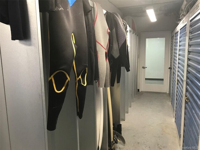 Building Photo - 215 E Broadway