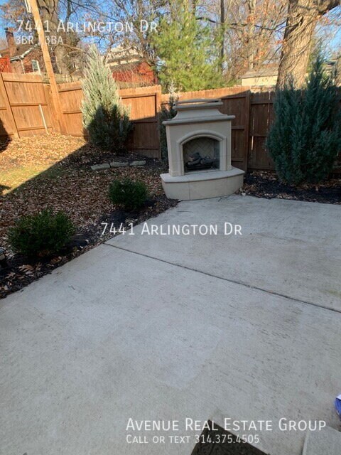 Building Photo - 7441 Arlington Dr