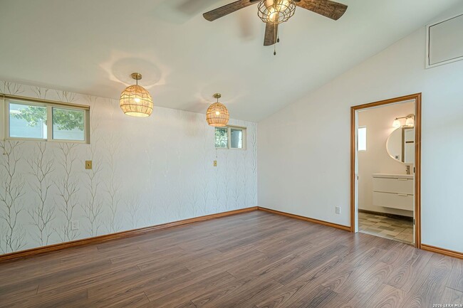 Building Photo - 227 Devonshire Dr
