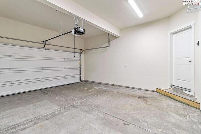 Building Photo - Your Ideal Home in Puyallup Awaits – Peaceful, Modern, Perfectly Located.