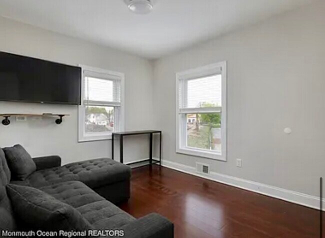 Building Photo - 505 Fisher Pl