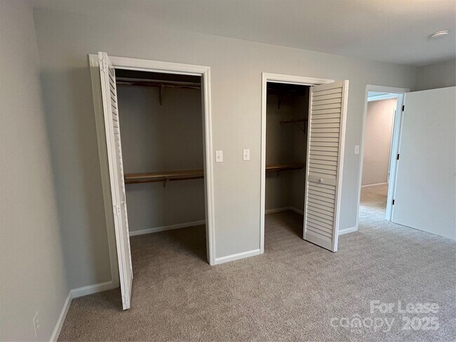 Building Photo - 303 Hi Alta Ave