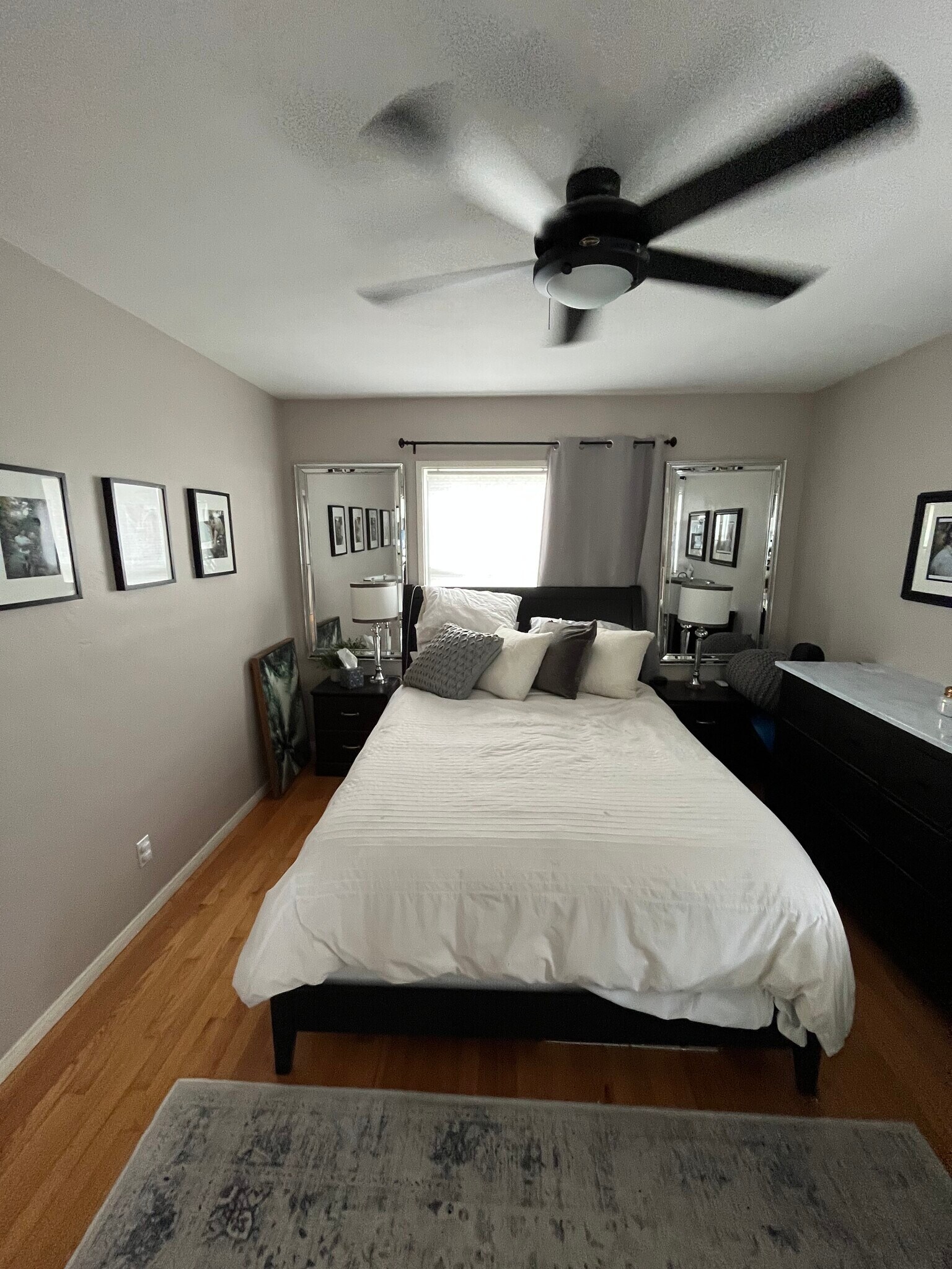 Building Photo - 1818 Carmelina Dr