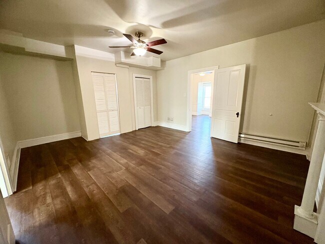 Building Photo - 1369 W Market St