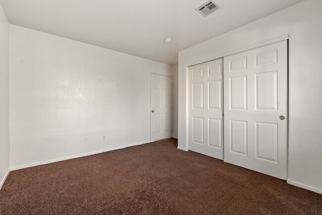 Building Photo - Move In Special of $400 off First Month’s Rent - Bright & Open 2 Bed, 2 Bath Condo in Las Vegas
