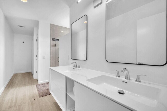 Building Photo - 6438 Via Rosa