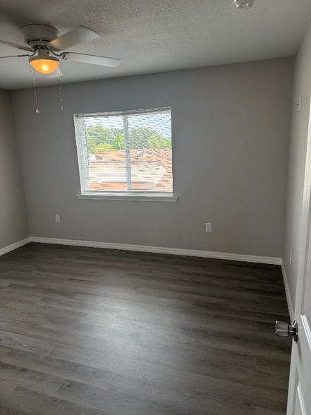 Building Photo - 1935 Ave O SW