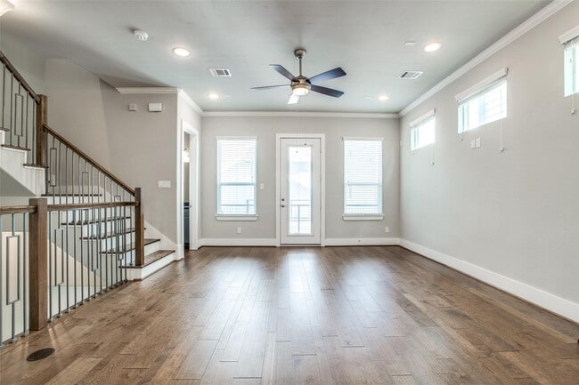 Building Photo - 412 W 28th St