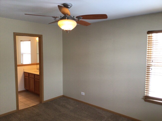 Building Photo - 560 S Annandale Dr