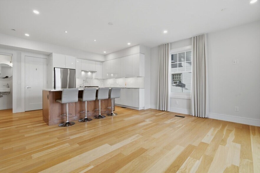 Primary Photo - 126 Englewood Ave