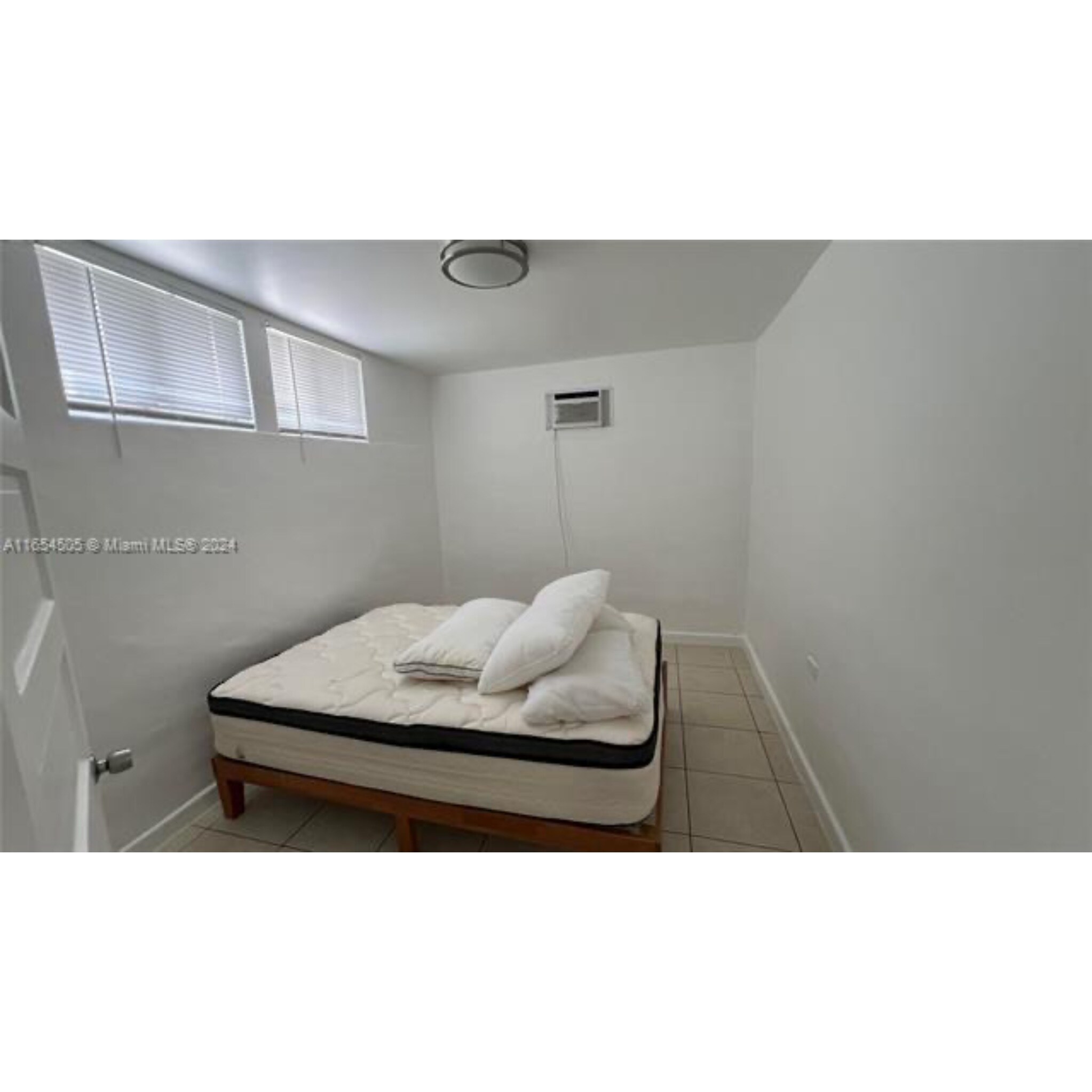 Building Photo - 113 NW 35th St