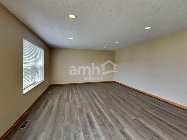 Building Photo - 2194 Dry Ridge Ct