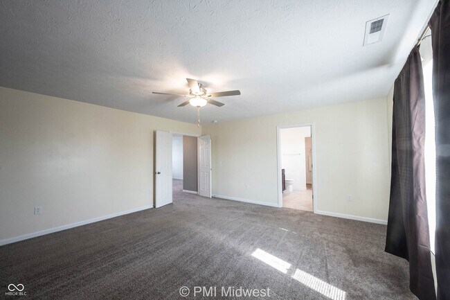 Building Photo - 3975 Fenwick Ln