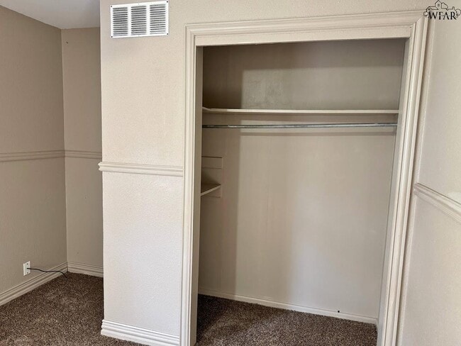 Building Photo - 703 Pecan St