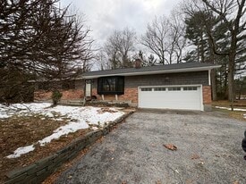 Building Photo - 628 Sunny Ln