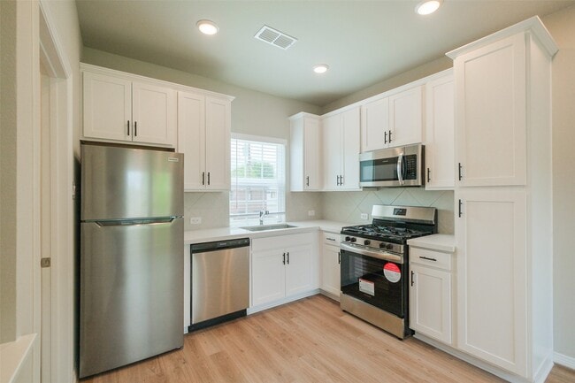 Building Photo - 6434 New York St