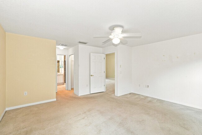 Building Photo - 11220 Hollander Ave