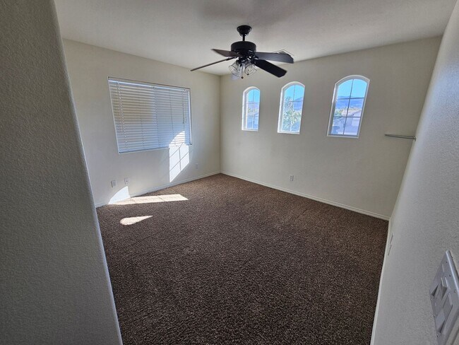 Building Photo - 4 BEDROOM POOL HOME IN GREEN VALLEY RANCH