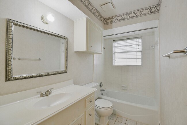 Building Photo - 419 S Starboard St