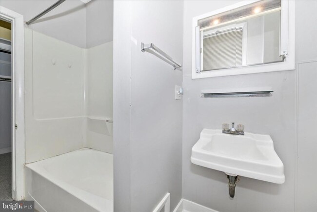 Building Photo - 326 E Patrick St