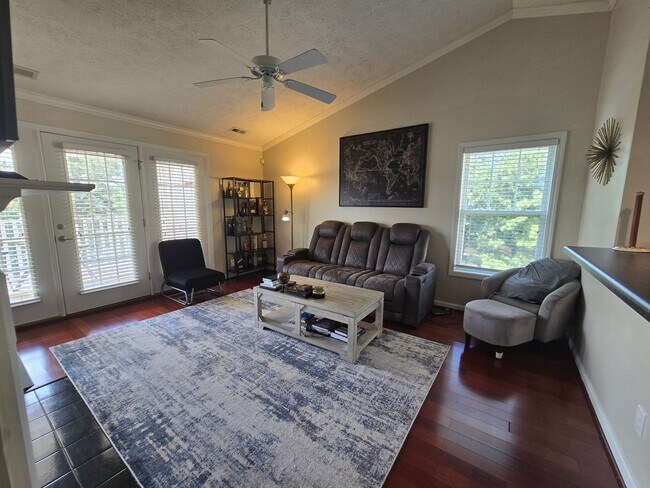 Building Photo - NEW LISTING!!!!!