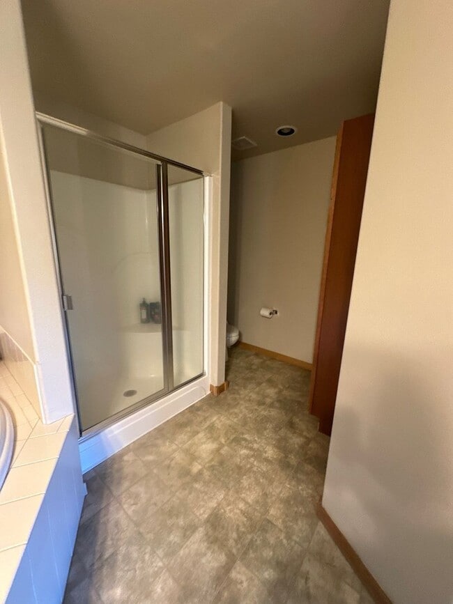Building Photo - 5015 Falcon Dr